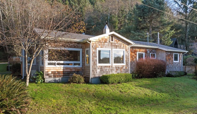 Steps to the Beach: Arch Cape Cozy Cottage w Sauna