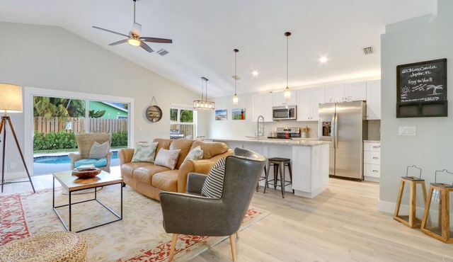 Stunning & Exceptionally Clean 3 Bdrm Private Pool Home | Chloe's Casita in Jupiter