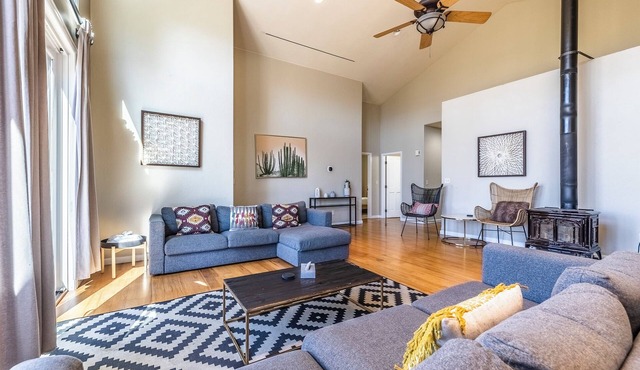 Stunning Tabernash Retreat w/Hot Tub and Views (14 day cancelation policy) in Tabernash