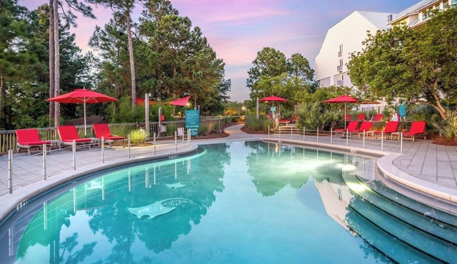 Stylish 2BR Suite w/Kitchen: Enjoy Access to Private Beach, Golf & Tennis