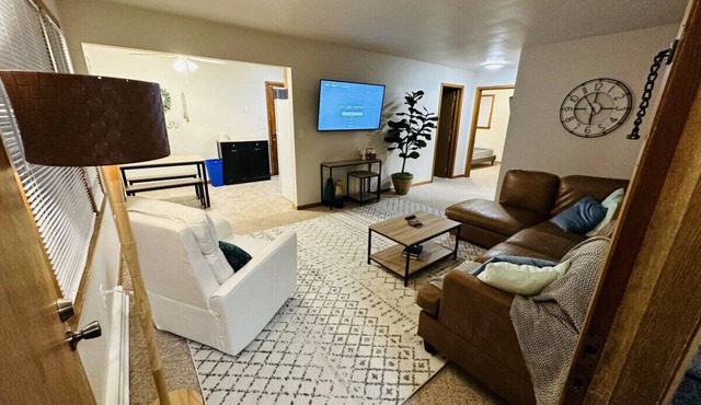 Stylish & Cozy APT-Self Check-In & Free Parking in Appleton