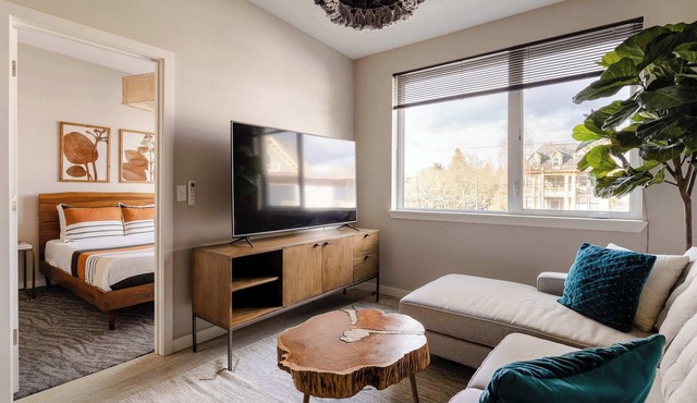 Stylish Hawthorne 1BR w 90 WalkScore