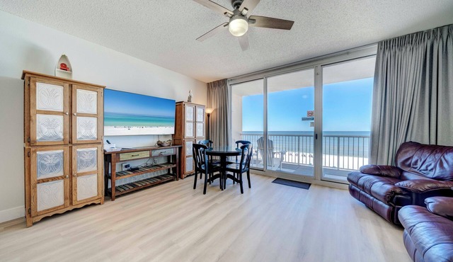 Summer savings ! RESERVED PARKING and free beach chair tower 1-305