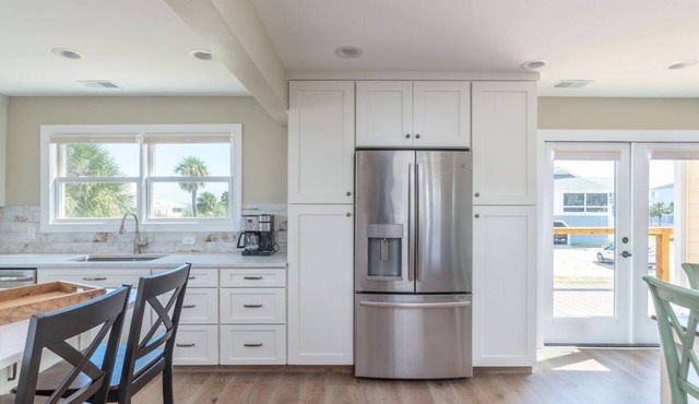 Sunny, oceanview home with easy beach access