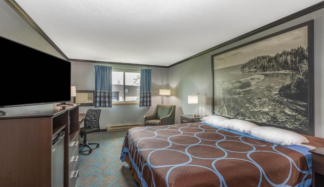 Super 8 by Wyndham Duluth in Duluth