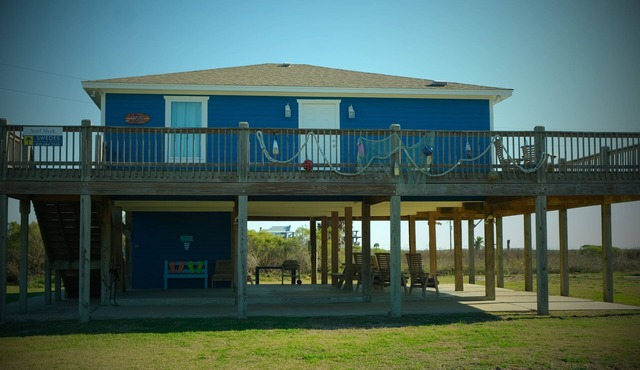 Surf Shak: 2 BR, 2 BA House in Crystal Beach, Sleeps 8