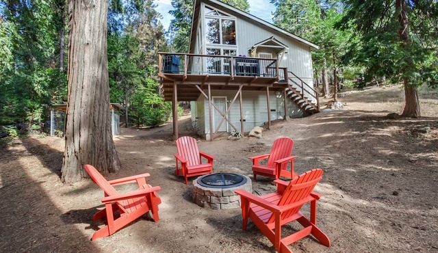 Sweet Retreat: Private Lake Access! Ski Dodge, Swim Pinecrest, Fast WiFi & AC.