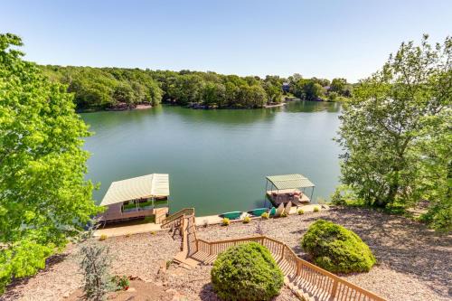 Swim & Boat Docks: Lakefront Gem in Bella Vista!