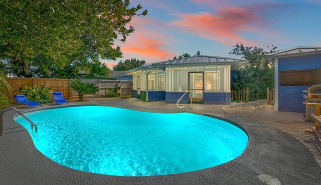 The Blue Lagoon ~ Pet-Friendly with Pool & Close to Beach