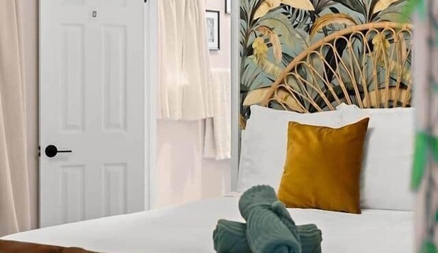 The Boho Jungalow Private | HotTub I Downtown