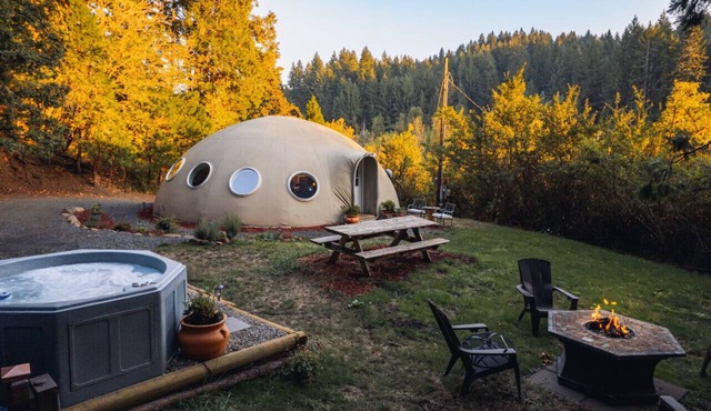 The Eugene Dome: Wine Country, Nature, Hobbit Home