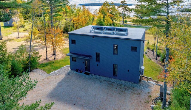 The Pushkin Guest House! Luxury Home in Blue Hill Maine