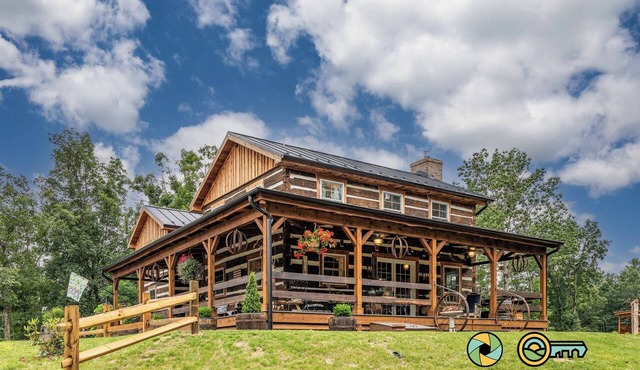 The Sawmill Inn - pre-Civil War luxury log cabin on 70+ private acres!