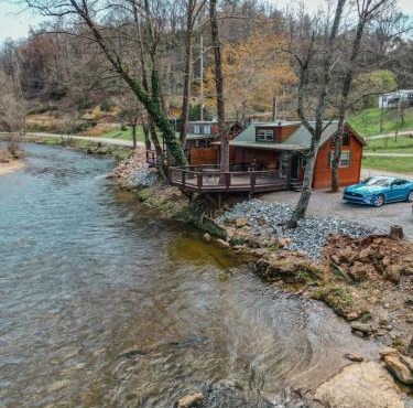 Tiny Bearadise - Riverfront Cabin, Deck, Fire Pit & Near the Smoky Mountains! in Sylva