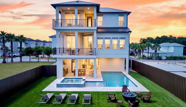 Tony by the Sea: Private Beach, Heated Pool & Spa, Free Golf Cart, 5,700+ SqFt