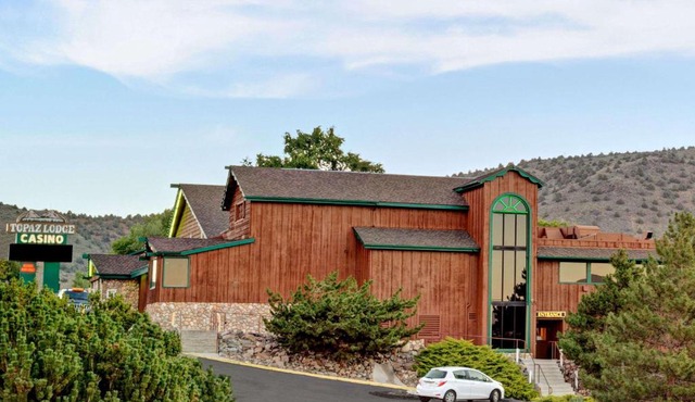 Topaz Lodge
