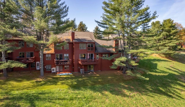 Townhome with Fireplace & Hill Views, Saltbox