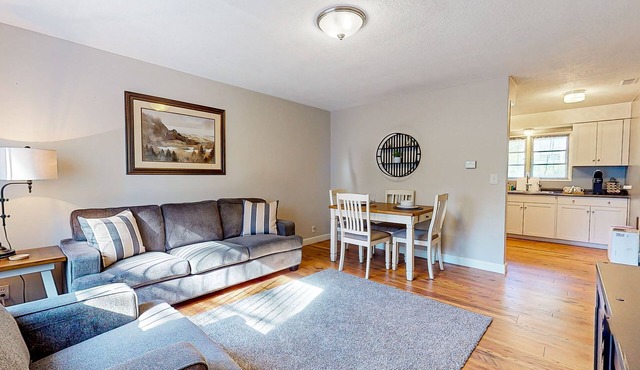 Tranquil & charming retreat with patio & W/D - near river access, parks & trails