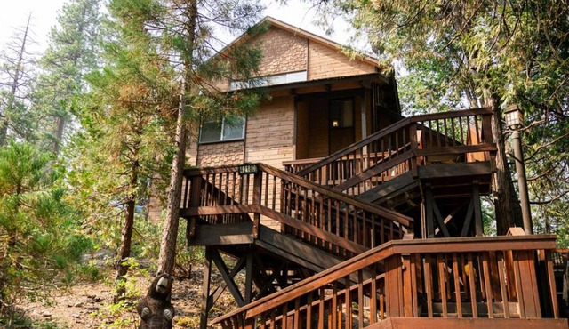 Treehouse Retreat Sleeps 10 Big Deck