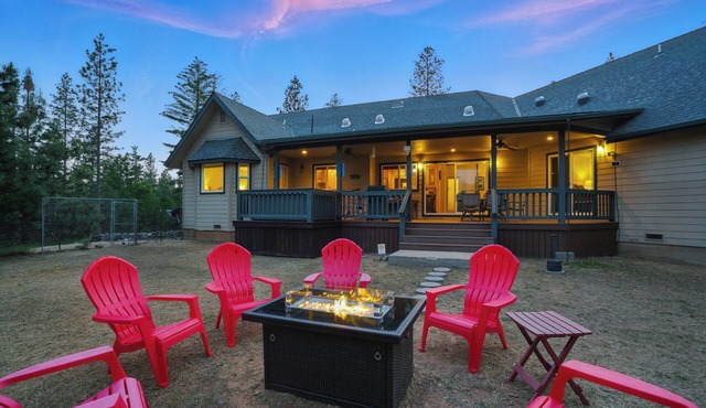 Ultimate Family Retreat - Mountain Views, Hot Tub, Game Room & Pet Friendly!