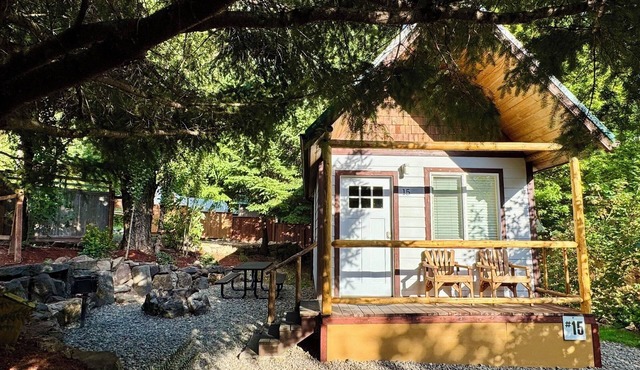 Umpqua National Forest King Cabin #15 – Near Crater Lake & Umpqua Hot Springs
