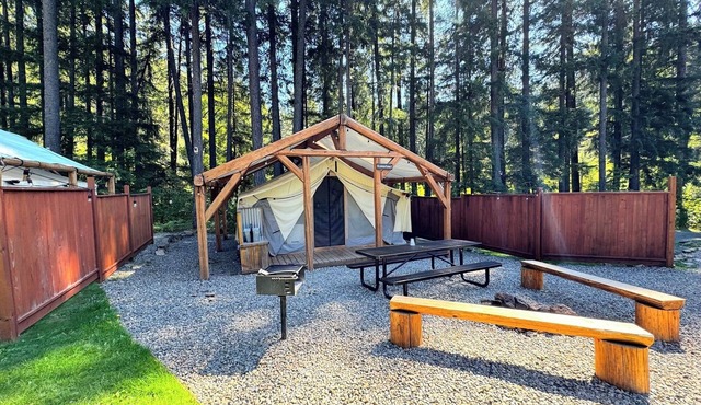 Umpqua National Forest Family Glamping Tent Homesteader - Near Crater Lake & Umpqua Hot Springs