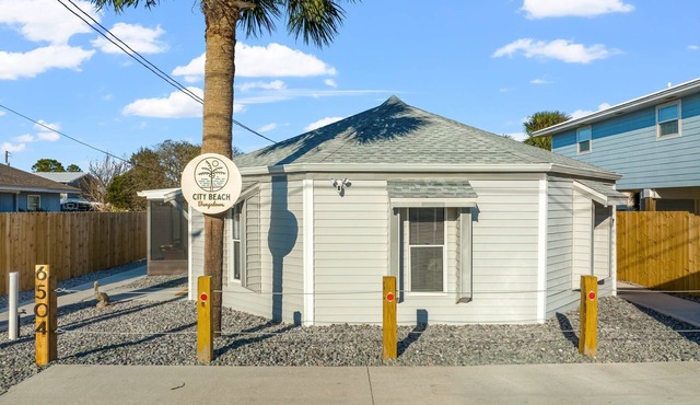 Unit A City Beach Bungalows-WALK TO BEACH