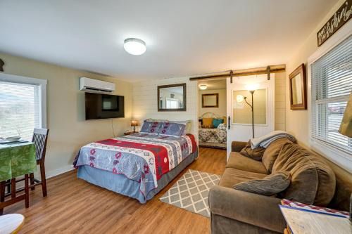Unwind w/a Shared Hot Tub: Cozy Whittier Getaway