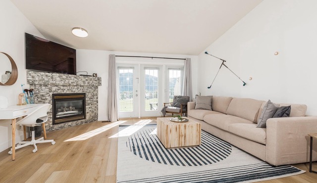 Upper 2 bed/2 bath Condo on Paradise Golf Course in Lethbridge