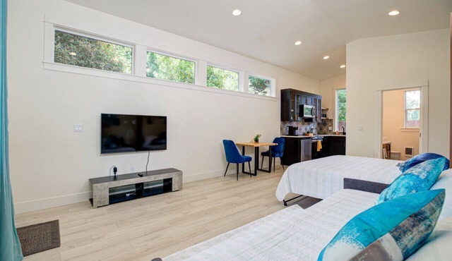 Urban-chic Studio Guesthouse in a quiet neighborhood - near Intel and Nike