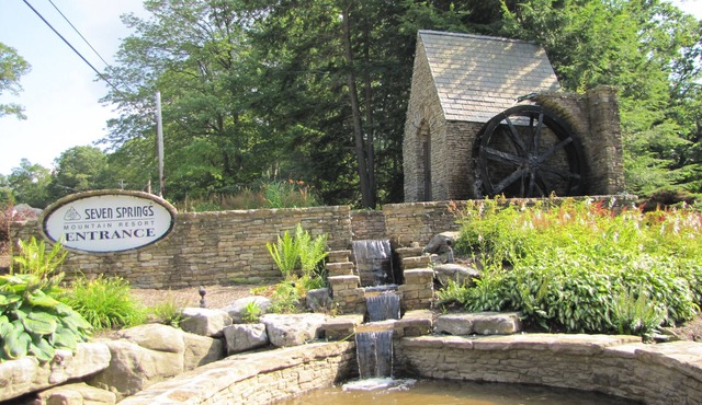 Walk across the parking lot to the swimming pool and amenities! No car necessary