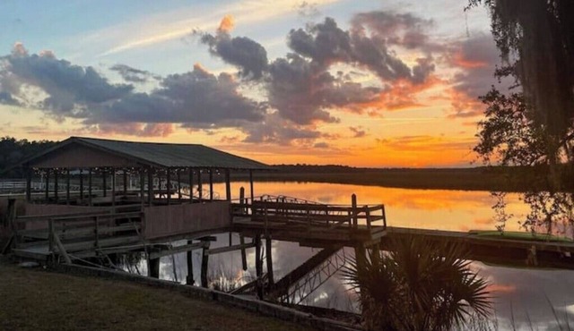 Waterfront Home with shared dock + Paradise on the water. in Midway