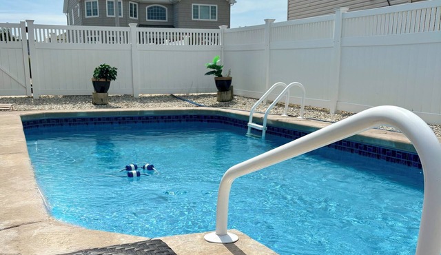 Waterfront Oasis Heated Pool, Dock & Outdoor Fun. 3 miles to LBI beaches!