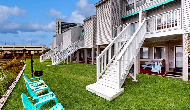 Waterfront Townhome w/Shared Pool, Central AC, Free WiFi - Snowbird-Friendly