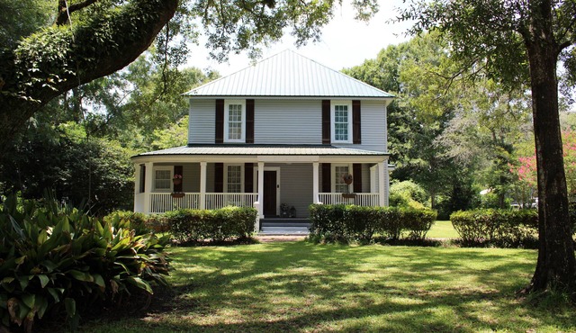 Welcome to Chateau Lola's-Country House