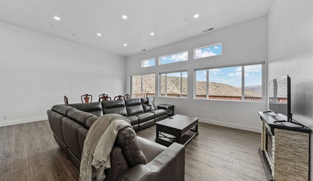 Welcoming 3-bedroom suite in Gardnerville, NV near Topaz Lake.