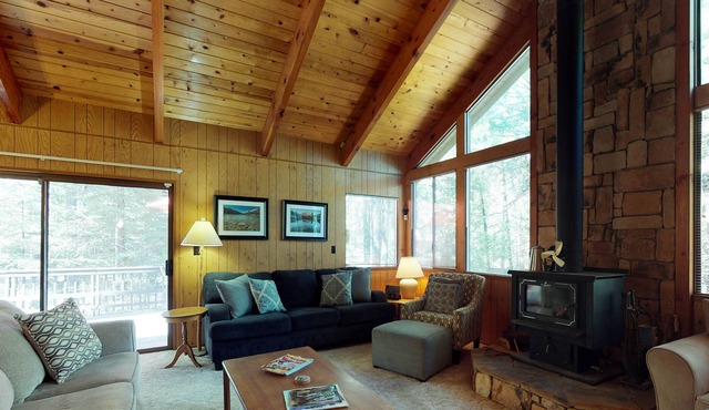 Welcoming home with foosball & spacious deck - near recreation center & pool