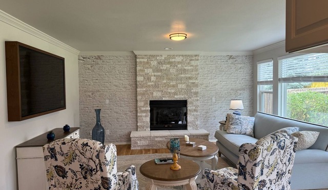 WHERE COMFORT MEETS COLORADO SUNSHINE!
