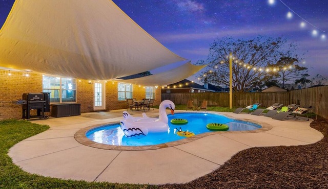 Whispering Getaway | Heated Pool, Premier Game Room & Dual King Suites
