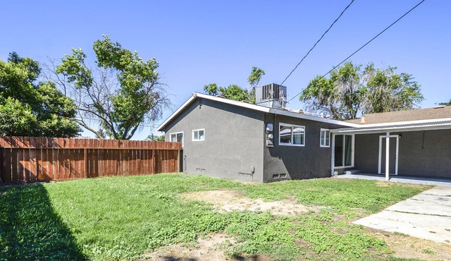 Wonderful 3 Bedroom 2 bath with lots of parking