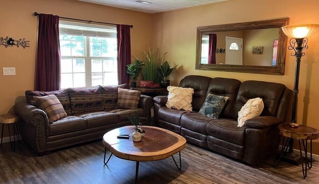 WOW 🤩 3BR Cabin just 2 miles to Dollywood + Arcades!