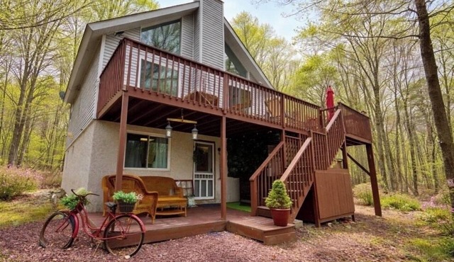 WOW! Ultimate Pocono Retreat with Hot Tub, Fire Pit & Lake Access
