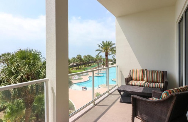 Beachfront Laid Back and Luxurious Diamond Beach Condo - Amazing Pools Amenities in Galveston