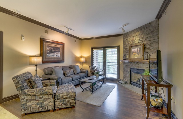 Downtown condo with free attraction tickets, pool/hot tub, & fitness room