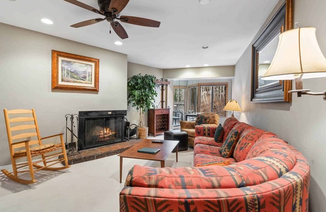 Fallridge 220 - Bright Two Bedroom in Vail