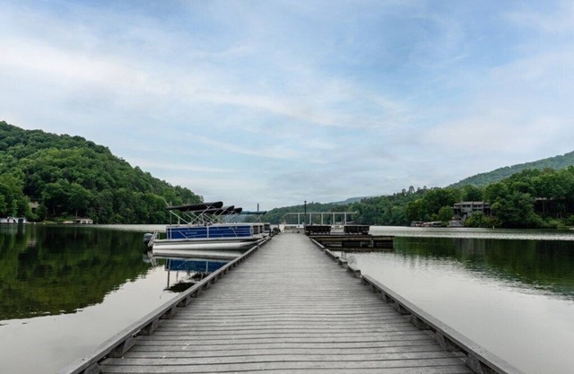 Luxurious Club Wyndham Resort at Fairfield Mountains, 2 Bedroom Deluxe Suite