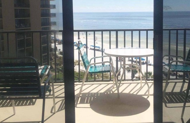 Sun, Fun, White Sand Beaches and Ocean Breezes! Do it all at The Summerhouse!