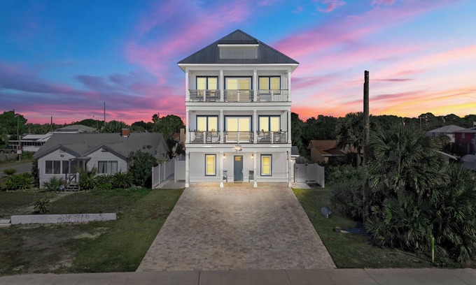 Laguna Beach House | Stunning 7 bed/9 bath house in West PCB Spring is open, book now!