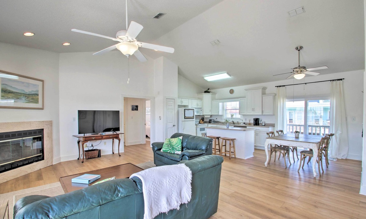 Toilla Segunda Cottage | Pensacola Beach Home: 1 Block to Beach Access