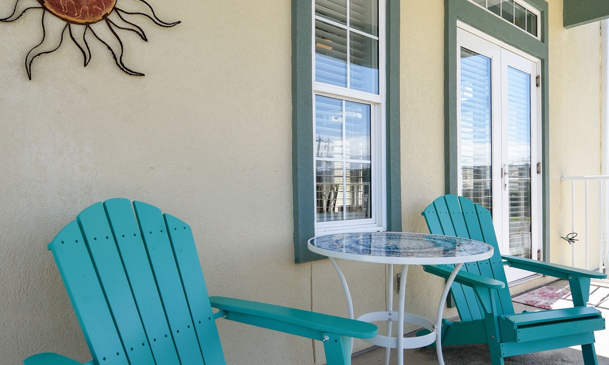 El Centro Beach Condo | C Dreams by Book That Condo